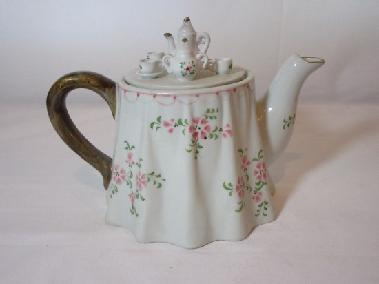 Sweet Porcelain Tea Set on Tea Pot  6"