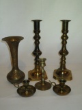 Lot - 5 Brass Candlesticks & 1 Brass Vase - Various Sizes