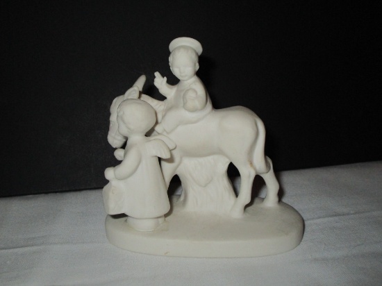 Goebel Figurine   Approx. 3 1/2"