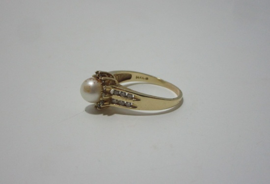 14K A Gold Cultured Pearl Ring w/Diamond Flakes   Size 10 1/2 - 11