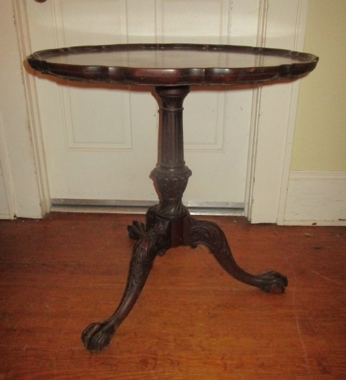 Mahogany Pie Crust Table w/Pedestal Base on Carved Claw & Ball Feet