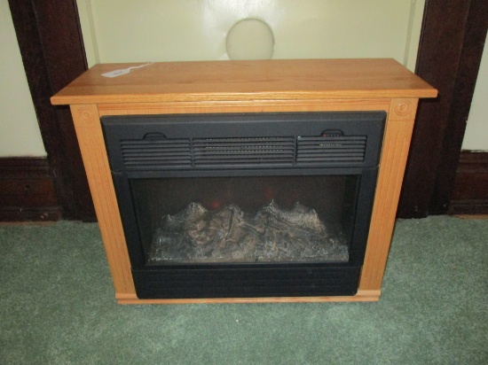 Amish Mantle Heat Surge - Electric Fireplace - works fine 31.5" X 24.5" X 11.5"