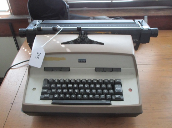 IBM Electric Typewriter - works