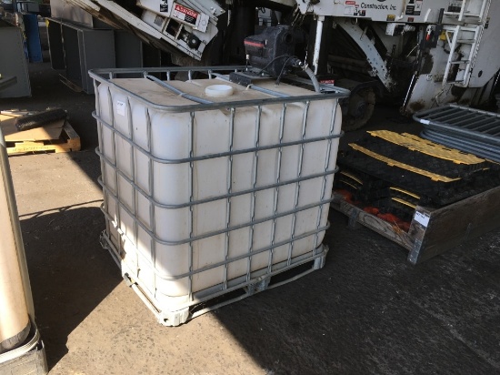 250 Gal Caged Water Tank