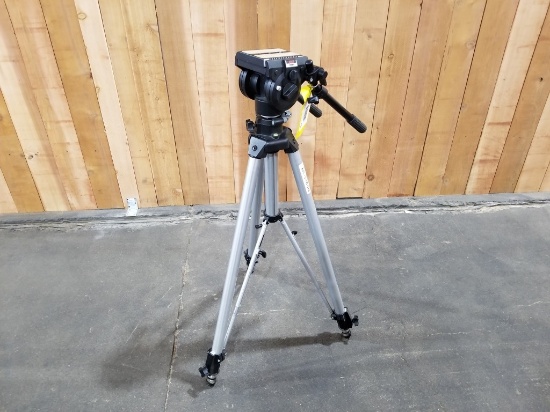3068 Bogen Tripod & 3066 Bogen Mount