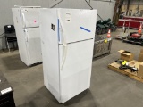 Frigidaire FRT1856AWA Refrigerator