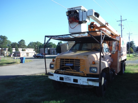 1998 GMC C7500 Chip Truck With 52' Altec Manlift Bucket