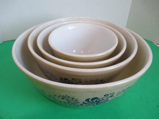 Pyrex 4pc. Nested Mixing Bowl Set