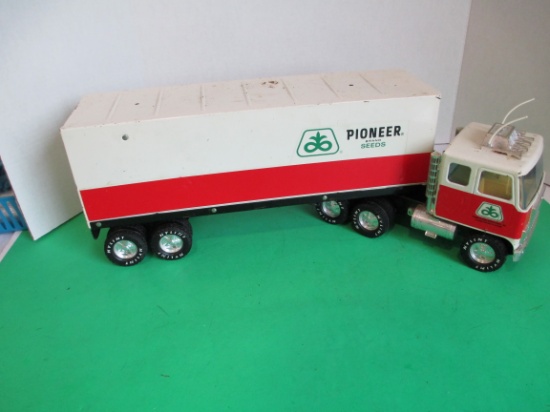 21" Nylint Pioneer Seeds Truck and Trailer