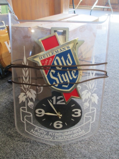 Old Style Light Up Advertising Clock