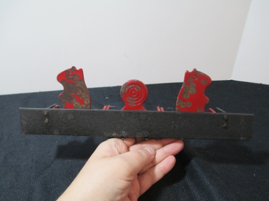 Metallic Shooting Target with Table Mount Attachment