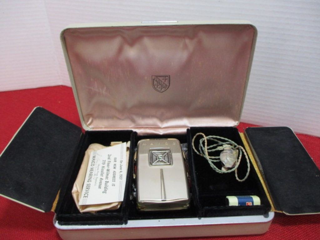 Maico Transistor Radio with Case and Extras | Art, Antiques & Collectibles  Collectibles | Online Auctions | Proxibid