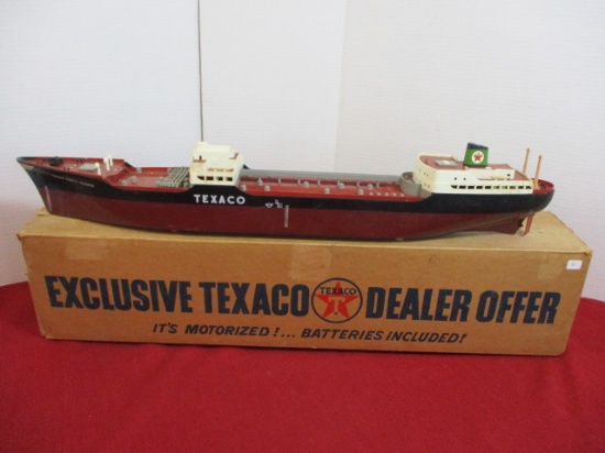 Texaco North Dakota Scale Model Motorized Boat with Original Box