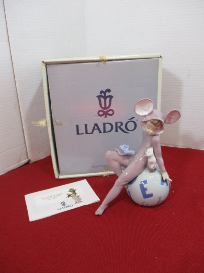 Lladro Spanish Porcelain 05282 Figural Girl