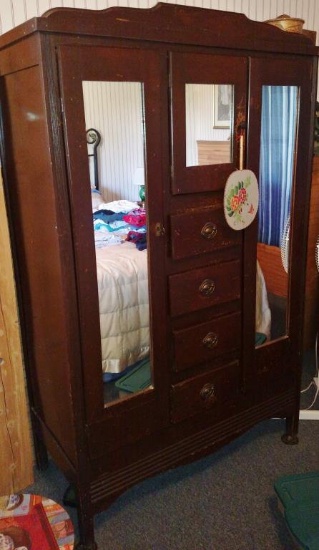 Double wardrobe with mirrored doors