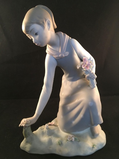 Lladro Girl Picking Flowers