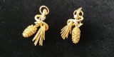 Pair of 18 kt, y/g clip-on earrings with one (1) pine cone on each and one