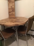 Small 60s dinette with center leaf and four chairs