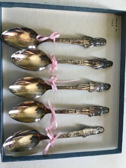 Dionne Quints collector spoons in orig box