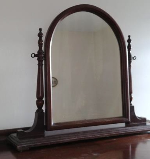 Stand alone dresser mirror