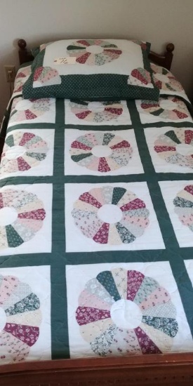 Twin quilt and pillow sham.  Dresden plate