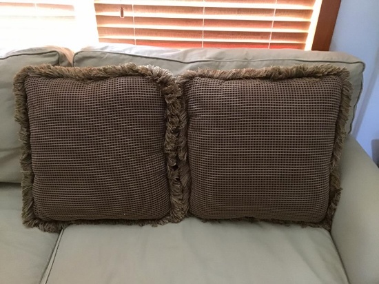 Lot of four pillows