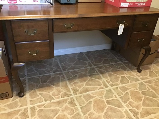 Traditional style desk. 5ft W 30 in tall and 30in