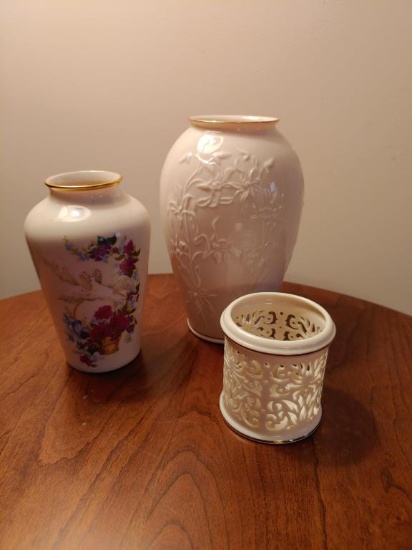 5 pieces of Lenox.  Mugs,vases,etc