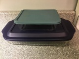 Pyrex 3 qt and 1 qt casseroles with lids.