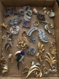 Lot vintage brooches