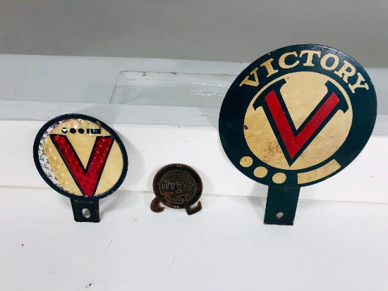 Lot of 3 various license plate toppers Victory Hyvis