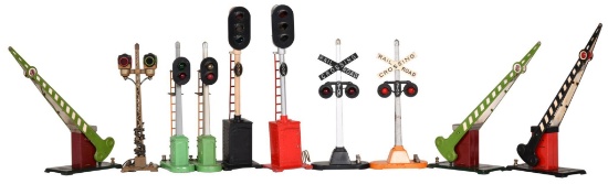 Lionel Box Lot of Signals, Auto Gates & Control Block Signals