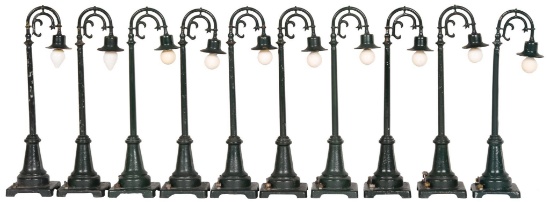 10-Lionel Lamp Post