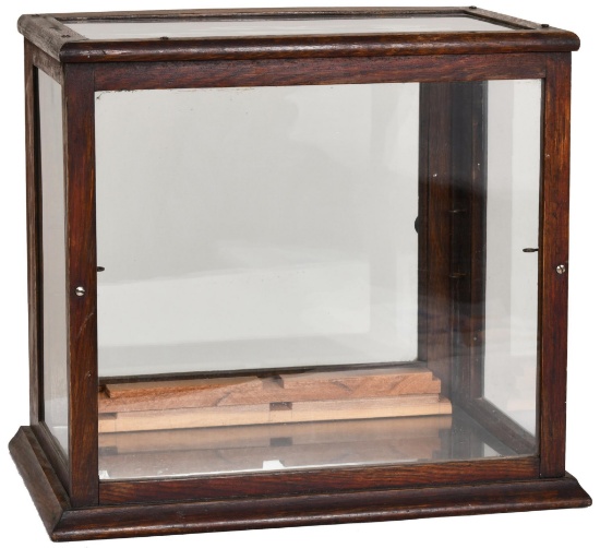 Small Oak Showcase