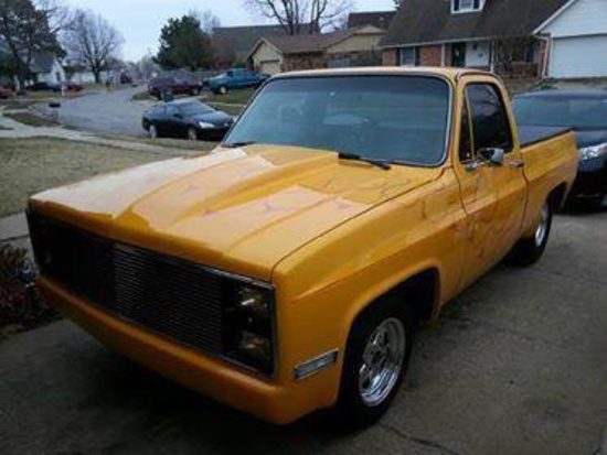 1986 Cheverolet C10 short wide pick up truck