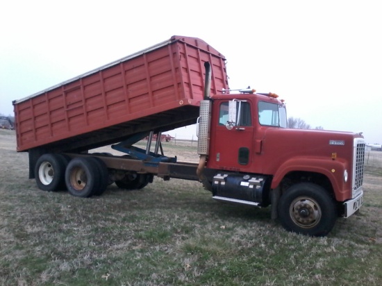 IH Grain Truck