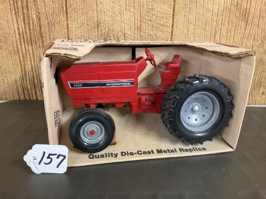 IH 3088 Tractor