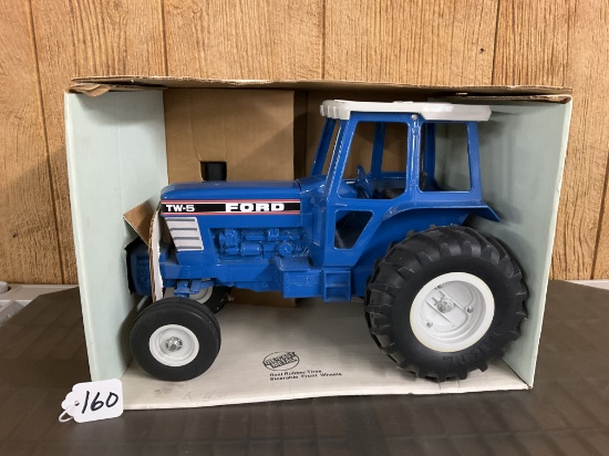 Ford TW-5 Tractor 1/12 scale