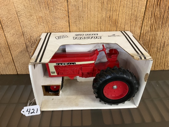 Farmall 806 Tractor