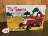 IH 660 Toy Farmer 1999 National Farm Show CE