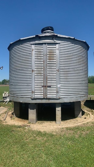 Metal grain bin