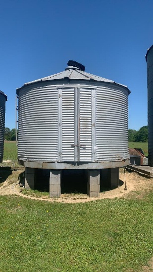 Metal grain bin