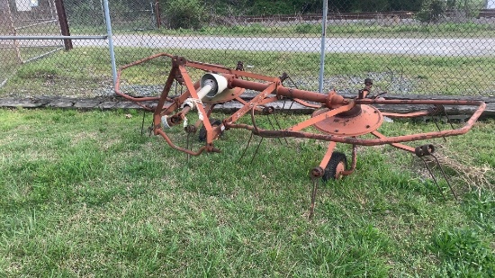 New Holland 2 basket Tedder