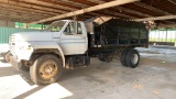 1989 Ford F700 dump truck