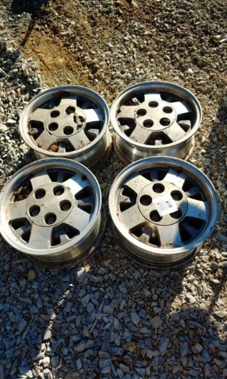 (4) 15" aluminium wheels