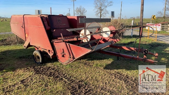 International 82 Pull-type Combine
