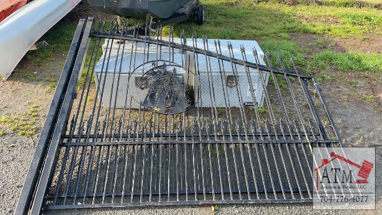 14’ Estate Gate w/ Horse