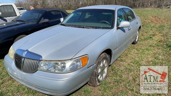 2001 Lincoln Town Car