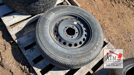 (1) 5 Lug 255/70R18 Tire