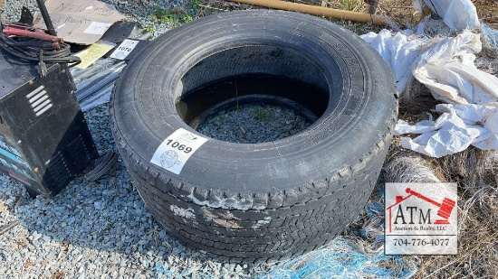 (1) 445/50R22.5 Tire